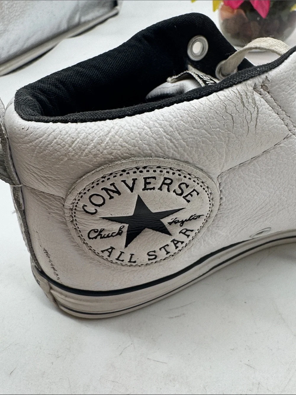 Converse Kids White Leather Mid Top Sneakers Size 5 CON10158